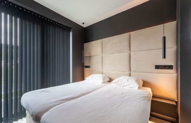 Chic Family Villa With Play Area - Photo 4