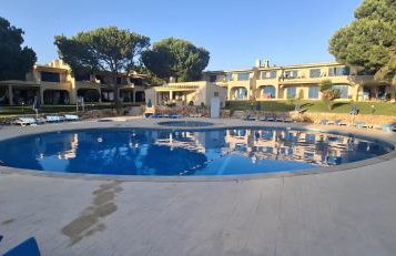 Modern 1BR Apartment with Pool & Balcony - Foto 43