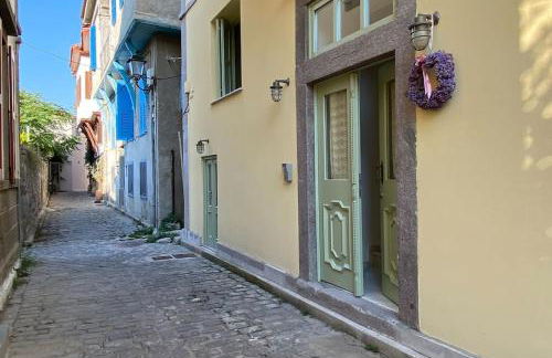 Διαμέρισμα σε ανακαινισμένο αρχοντικό 19ου αιώνα, κέντρο Μύρινας - Photo 2