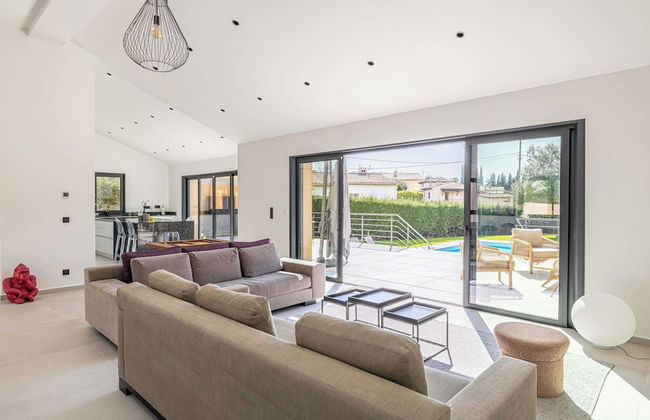 Modern Villa With Heated Pool and Garden - Foto 18