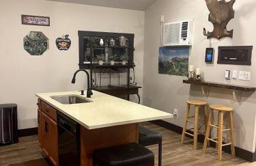 Twin Oaks Cabin at Linville, Private, New remodel - Foto 3