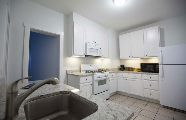 Simple in Palmer Square - Walk to Park and Train - Foto 8