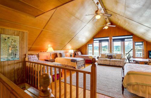 Spacious Riverfront Cottage with Dock in Green Pond! - Foto 22