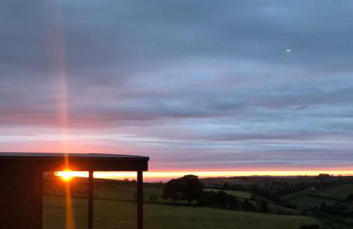 Luxury Glamping Cabin sleeping 4 People with Private Hot Tub and BBQ with views across the North Coast Ballycastle Pod 2 - Foto 54