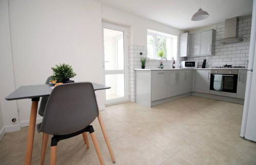 Family Home in the Charming Coastal Town of Barry - Foto 4