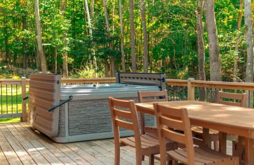 ADK Whiteface Chalet with Hot Tub, Dog Friendly! - Foto 37