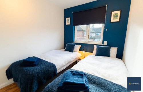 Camberley Spacious and Comfy 3 Bedroom Home, Next to Frimley Hospital with Parking - Foto 3