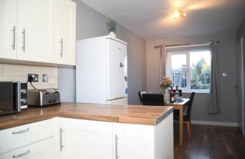2ndHomeStays- Willenhall-A Serene 3 Bed House with a Garden View-Suitable for Contractors and Families-Sleeps 9 - 7 mins to J10 M6 and 21 mins to Birmingham - Foto 23