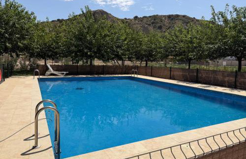 Granja escuela con bungalows Familias y grupos Parking privado gratuito - Foto 1
