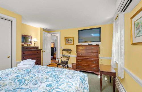 On the Chatham Loop - 1 Min to the Beach - Photo 14