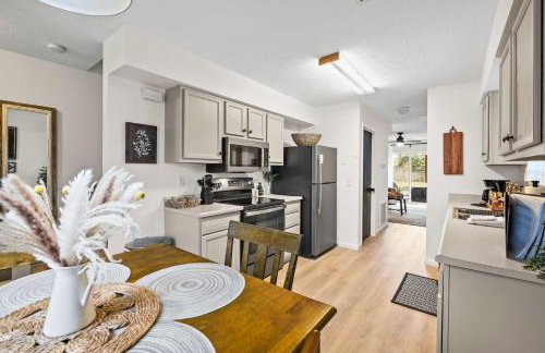 Entire Duplex Close to ark with Private Parking - Foto 2