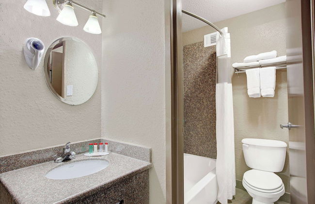 Ramada by Wyndham Houston Intercontinental Airport South - Foto 16