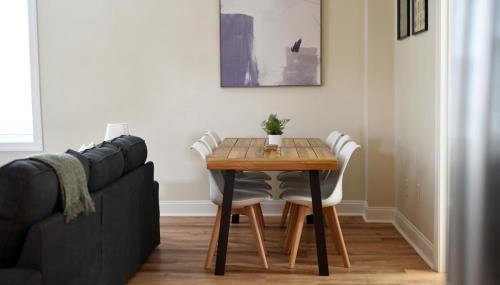 FREE Parking, Netflix in East Liberty By Parks and Uni - Foto 4