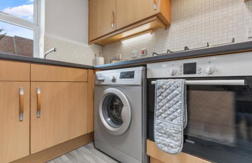 Modern 2-BR Home WiFi plus Parking - Photo 17