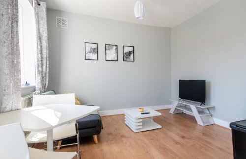 Elmcroft Apartment - 10 Mins Walk to Woking Town Centre - Foto 14