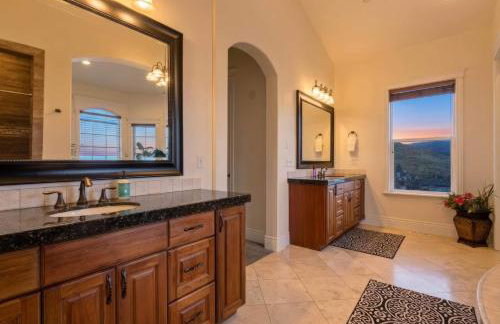 Private Family Home with Hot Tub - Foto 17