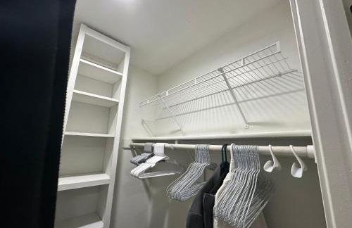 Cozy Condo Private Room, 10 Mins from AT&T Stadium, Gated, Free Parking, & In-Unit Laundry - Foto 4