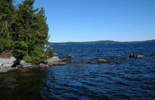 Charming Lakefront Cabin Rental with Games Room near Bangor, Maine - Foto 16