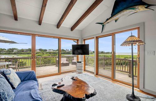 16612 - Stunning Home with Wraparound Deck Views of Bucks Creek and Nantucket Sound - Foto 12