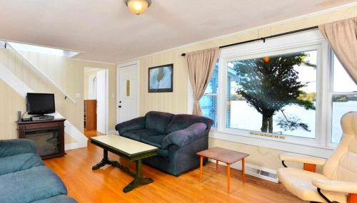 Gorgeous Waterfront Cottage with Luxurious Hot Tub for a Weekend Getaway near Cape Cod, Massachusetts - Foto 2