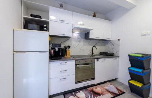 City Center Apartment with Free Parking - Foto 26