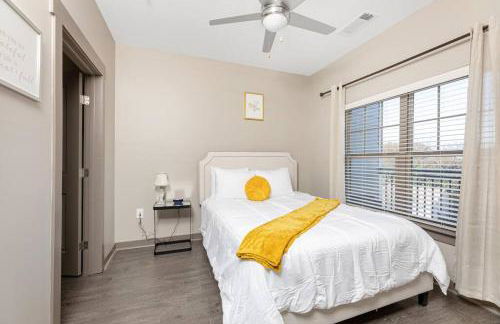 1Br Uptown, Pool, Wine, near Convention Center_311 - Photo 42