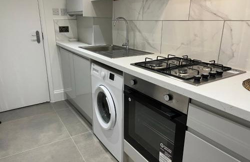 Lovely 1 bedroom flat High Barnet 3 mins away - Photo 11