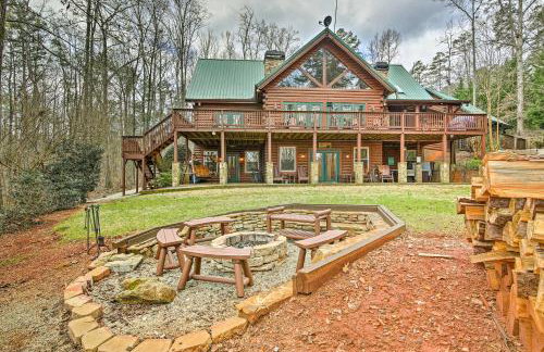 Lake Hartwell Lodge with Dock, Theater and Hot Tub! - Foto 1