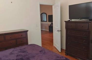 Workers Love It Here! 3 Bedroom House with screened in porch - Foto 29