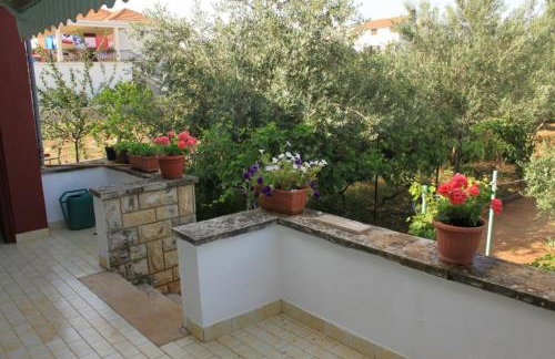 Apartments by the sea Ugljan - 8304 - Foto 7