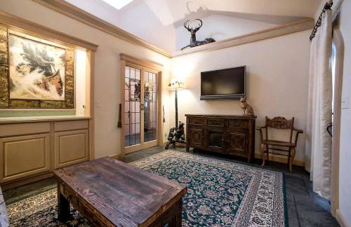 Breathtaking Cottage Rental on Castle Grounds Overlooking Lake George - Foto 20