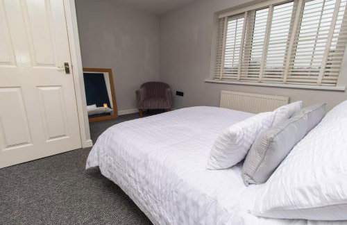Free Driveway Parking, 3 Double Bedroom House, Quiet Private Estate, Fast WIFI, Ideal for Long Term Contractor, etc Stays, 3 miles 7 mins drive to Nissan, 15 mins to Sunderland Newcastle, Regular Housekeeping Options - See Our Site for Assurance - Foto 19