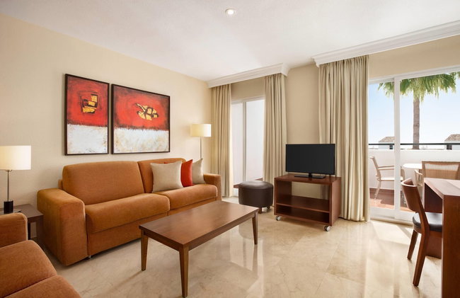 Ramada Hotel & Suites by Wyndham Costa del Sol - Foto 77