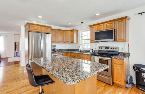 3 Mi to Dtwn Worcester! Spacious 2-Story Townhome! - Foto 6