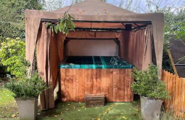 The Big Cosy Boudoir Bed + Hot tub - Photo 17