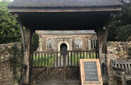 Delightful detached Cottage in Village Centre - Photo 25