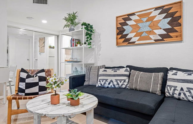 Beautiful Apt in Victoria Park Las Olas Blvd - Photo 5