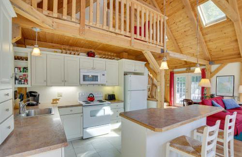 Frye Island Family Cabin with Lake and Beach Access! - Foto 8