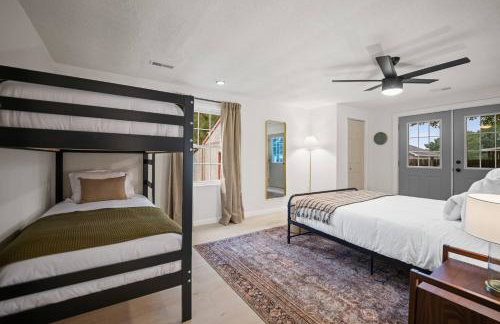 10min to NRG | Hot tub | Sauna | Firepit | 4br 3ba - Foto 30