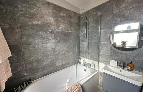 Urban Chic- Stylish Flat in the Heart of St Albans - Photo 34