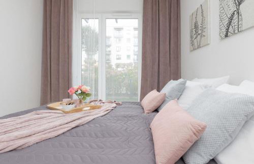 Metro Kondratowicza Warsaw Apartment with Parking by Noclegi Renters - Foto 25