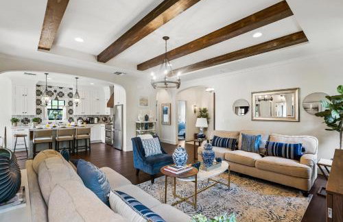 Elegant 4BR Home Guest House Private Yard - Foto 27