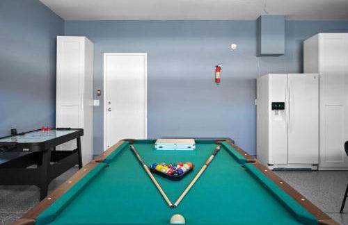 Views, Gameroom, Saltwater Pool & Hot tub, Firepit by MariamsBnb - Foto 42