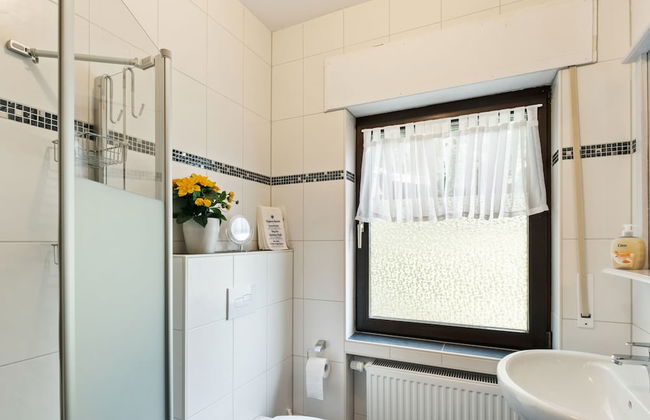 Feusdorf Forest Bungalow - Photo 12