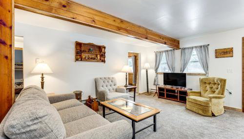 2 Ponds and Trail Access Peaceful Cabin in Calumet! - Foto 2