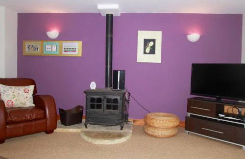 One Bedroom Character Cottage - Photo 10