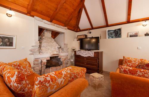 Countryside Family Villa with Private Pool - Photo 21