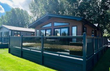 Laburnum Lodge with Hot Tub - Foto 1