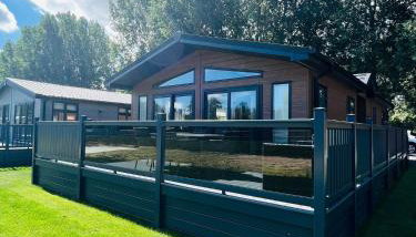 Laburnum Lodge with Hot Tub - Foto 1, Garden