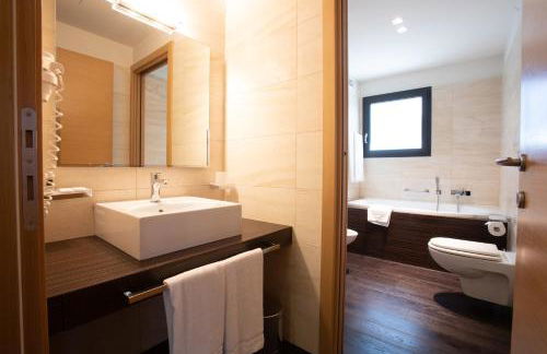 Matrix Hotel & Residence - Photo 22